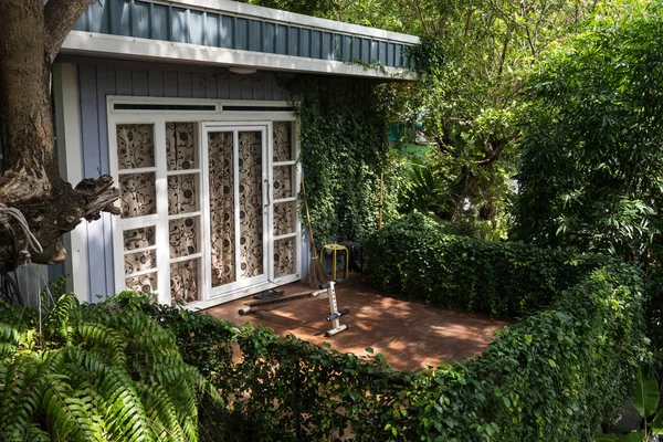 Veranda Balcone Veranda Con Attrezzature Esercizio Sit Decorazione Vegetale Casa — Foto Stock