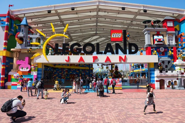 Pessoas na entrada Legoland, Nagoya — Fotografia de Stock