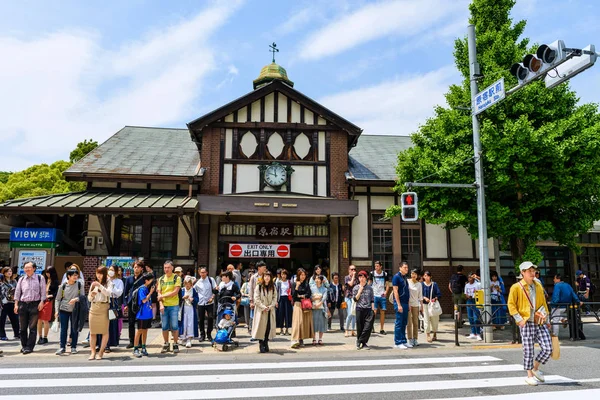 Mensen op het station Harajuku, Tokyo — Stockfoto