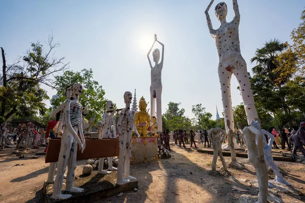 Statue fantôme en enfer à wat phai rong wua — Photo