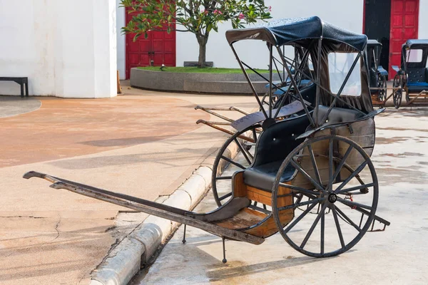 Rickshaw Nella Città Antica Aspetta Essere Cavalcato Turisti — Foto Stock