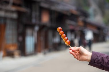 Japon tatlı pirinç köfteleri soya soslu mitarashi dango, Narai-juku ile korunmuş tarihi şehir geçmişi. Ünlü abur cubur.