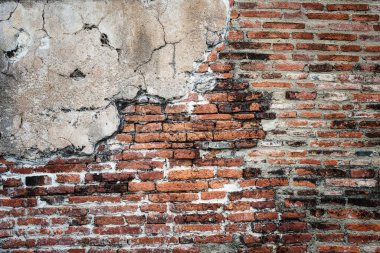 Eski çatlak tuğla duvar dokusu arka planı. Kalıplı desen için eski harabe mimarisi.