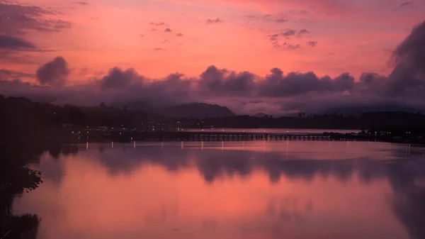 Silhouette Mon Bridge Landscape Songkalia River Twilight Sky Skyline Reflection — Stock Photo, Image