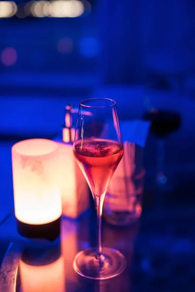 Šampaňské Vysokém Skle Pozadí Hospody Baru Restaurační Atmosféry Letní Drinky — Stock fotografie