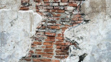 Eski yıpranmış tuğla duvar parçası. Dokulu arkaplanı olan yakın plan yüzeyi