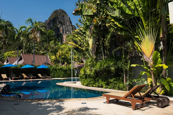 Swimming Pool Luxury Hotel Railay Beach Karst Mountain Blue Sky — Stock Photo, Image