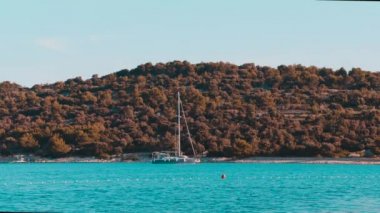 Denizin üzerinde kayma tekne