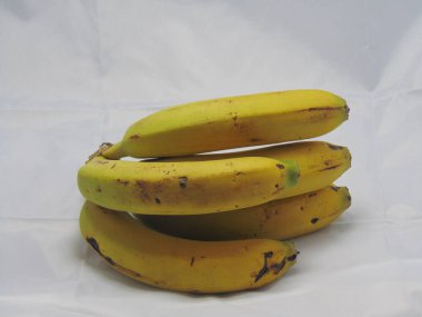 İzole bir yerde bazı muzlar.