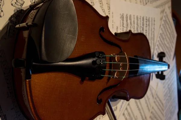 Violín Madera Partitura Sobre Mesa —  Fotos de Stock