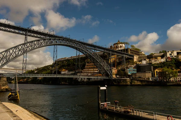 Tájkép Közepén Porto Portugália Része Folyó Duoro Egy Óriás Híd — Stock Fotó