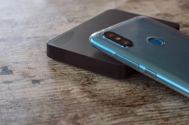 Bir tablodaki teknolojik nesneler.