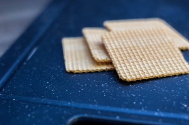 Kesme tahtasında dondurmakurabiyesi.