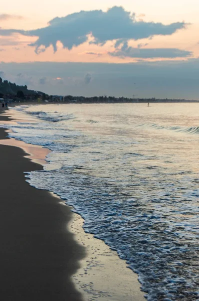 Paesaggio foto della spiaggia di Port Ginesta a Barcellona . — Foto Stock