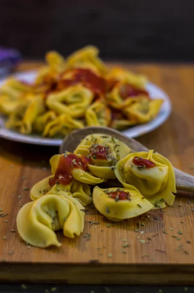 Plate of meat ravioli with tomato — Stock Photo, Image