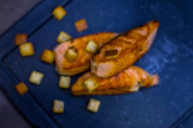 Kruton lu ızgara somon.