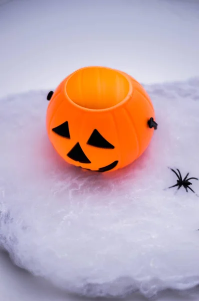 Fotografia di sfondo bianco di una zucca di Halloween . — Foto Stock