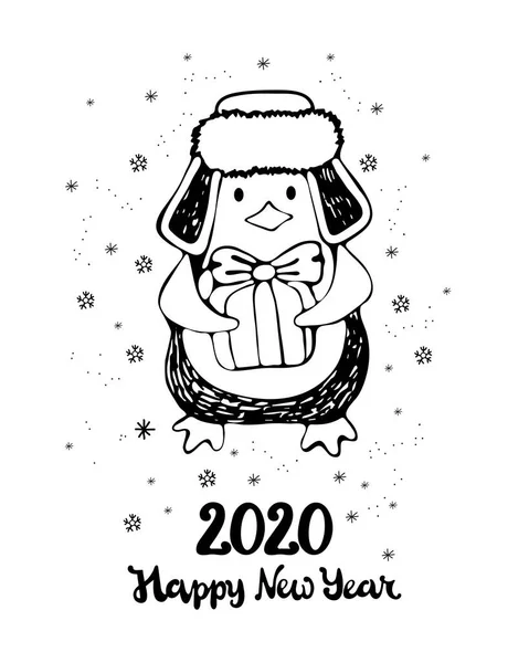 Año nuevo y la tarjeta de felicitación de Navidad. Lindo pingüino de dibujos animados en gorra de invierno sosteniendo un regalo. Letras feliz año nuevo. 2020. Línea de arte dibujada a mano en blanco y negro en vector. Página para colorear niños . — Vector de stock
