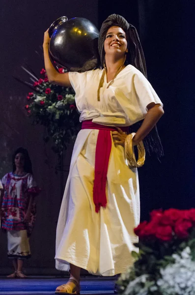 Oaxaca Oaxaca Mexico Junio 2018 Una Joven Vestida Con Ropa — Foto de Stock