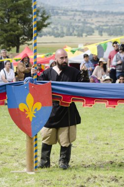 : Tlaxcala, Mexico - 29 Eylül 2018: bir şövalye turnuva: Tlaxcala, Mexico Ortaçağ Festivali için bekleyen bir bey