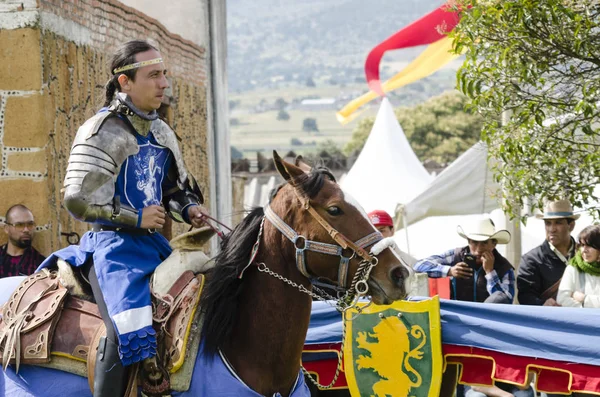 Tlaxcala Messico Settembre 2018 Cavaliere Con Abbigliamento Blu Armatura Cavallo — Foto Stock