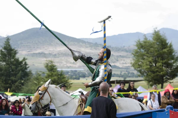 Tlaxcala Messico Settembre 2018 Cavaliere Con Abiti Verdi Cavalcando Cavallo — Foto Stock