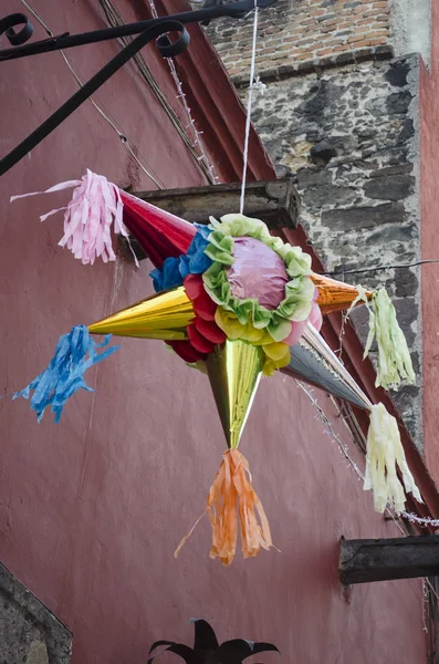 Tradycyjne Pinata Kolorowy Kształt Gwiazdy Meksyku Ważną Częścią Imprez Uroczystości — Zdjęcie stockowe