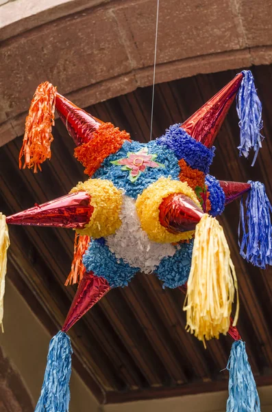 Традиційний Барвистий Pinata Скористайтеся Формою Зірки Мексики Важливою Частиною Урочистостей — стокове фото