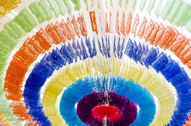 Festival renkli afiş. Süslemeleri yaprak kağıt dışarı kesmek süslemeleri ile vardır. Bayraklar üç satır gelin ve merkezi resmin tanışın.