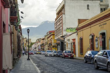 Oaxaca, Oaxaca, Meksika - Decmber 2, 2018: Street view Oaxaca Meksika ile 2 Aralık 2018. Aynı adı taşıyan Meksika devletinin başkenti ve en büyük Oaxaca olduğunu.