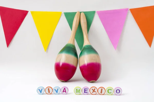 Viva Mexico Κατασκευασμένο Από Πολύχρωμα Γράμματα Μαράκες Και Πολύχρωμες Σημαίες — Φωτογραφία Αρχείου