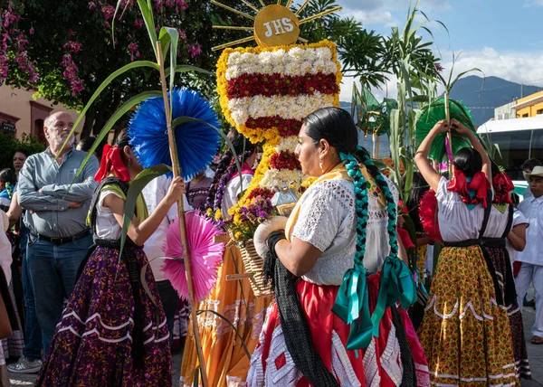 Oaxaca Oaxaca Meksyk Lipca 2019 Kobiety Ubrane Tradycyjne Ubrania Podczas — Zdjęcie stockowe