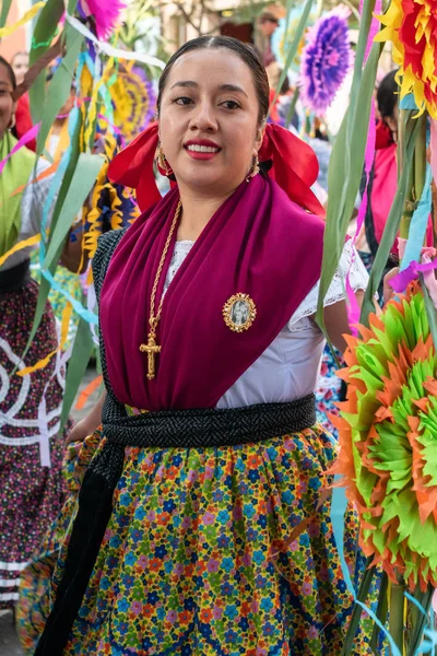 Oaxaca Oaxaca Meksyk Lipca 2019 Młoda Kobieta Ubrana Tradycyjne Ubrania — Zdjęcie stockowe