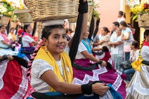 Oaxaca Oaxaca Mexico Julio 2019 Chica Vestida Con Ropa Tradicional — Foto de Stock