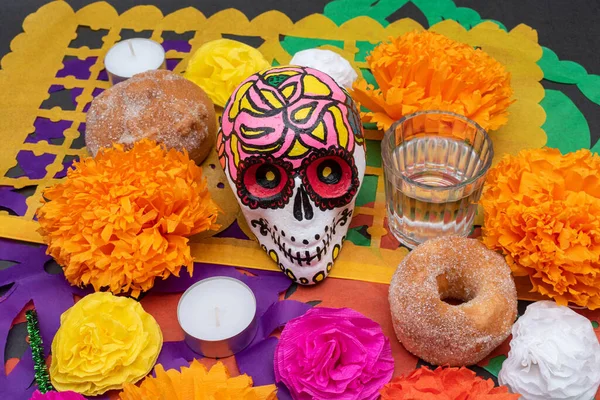 Del Mexikansk Dag Döda Offrar Altare Med Handmålad Skalle Blommor — Stockfoto