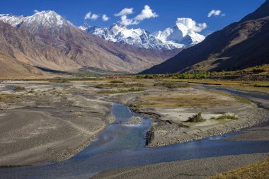 Zanskar dağlarda Nunkun görünümünü.