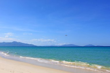 Çok yakın plaj Cam Ran Vietnam 2018 üzerinde uçak oturur