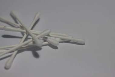 Beyaz temizlik kulak çubuğu