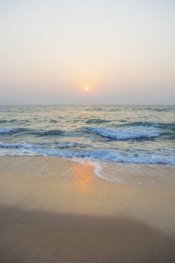 Sunset Beach ve tropikal deniz-Hindistan