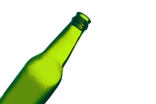 白い背景に隔離された空のビールボトル — ストック写真