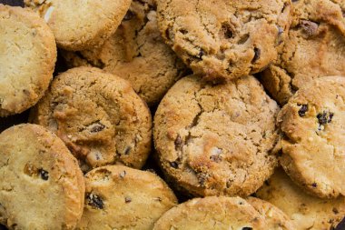 Tanımlama karanlık ahşap zemin üzerine