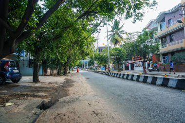 Bengaluru, Karnataka / Hindistan - Haziran 01, 2020: Corona virüsü salgını nedeniyle boş sokak