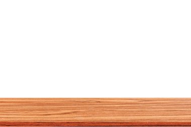 Ahşap raf masası beyaz arka planda izole edilmiş. Reklam için boş ahşap veya ekran ürünü.