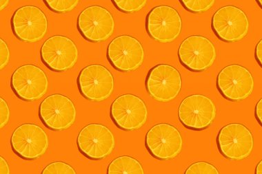 Portakal dilimlerinin arka planında turuncu arka plan