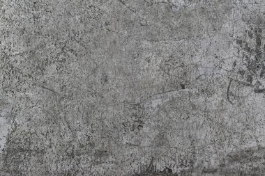 Endüstriyel inşaatta çatlak ve lekeli bir beton duvar.