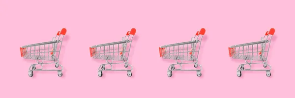 ショッピング愛好家のコンセプト ピンクの背景にシームレスなパターンショッピングカート 平面構成 上のビュー — ストック写真