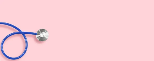Lapos Fekvés Kék Orvosi Sztetoszkóp Rózsaszín Háttérrel Ötletek Kiegészítők Egészségügyi — Stock Fotó