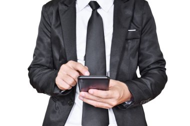 Beyaz arka planda kırpma yolu ile izole edilmiş cep telefonu kullanan İşadamı 'nı kapatın. Seçici odak