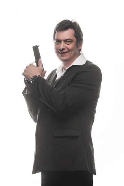 Pohledný středního věku detektivní muž s pistolí — Stock fotografie
