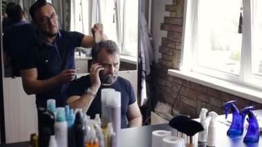 Kesim saç Kuaför Salonu süre telefonda konuşmak müşteri